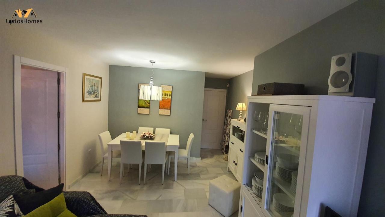 Lyrioshomes , Piscina Y Parque Infantil